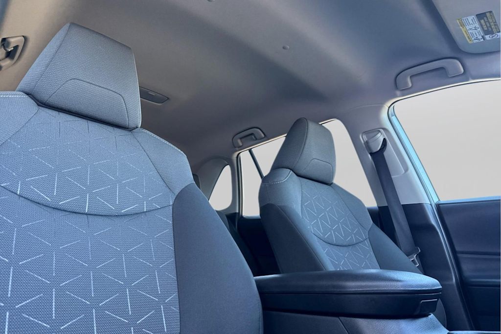 Thumbnail: 2022 Toyota RAV4 - 10