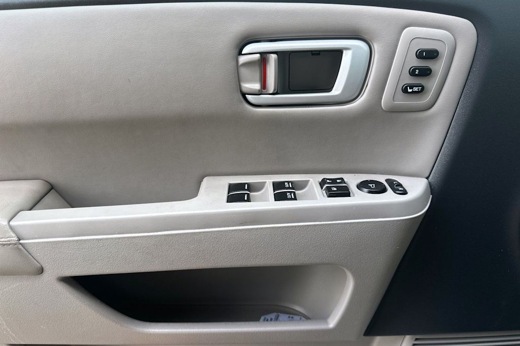 Thumbnail: 2015 Honda Pilot - 19