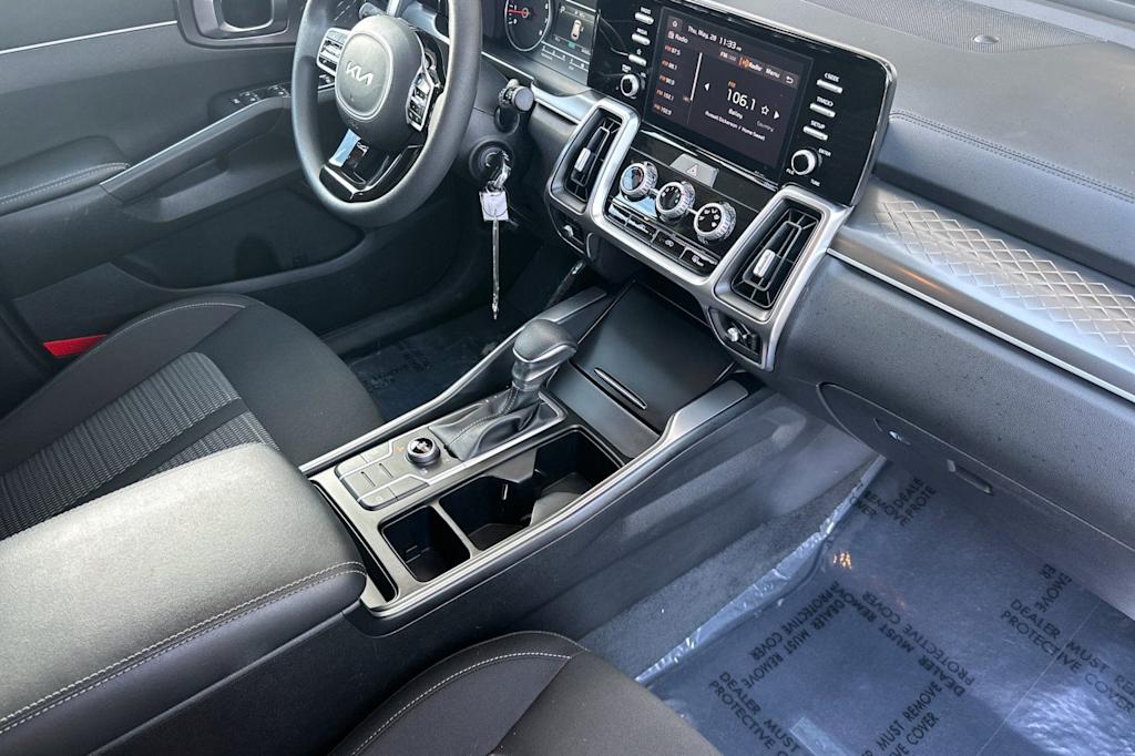Thumbnail: 2023 Kia Sorento - 12