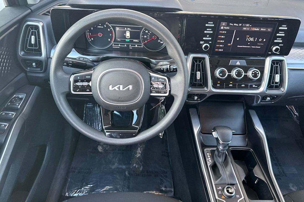 Thumbnail: 2023 Kia Sorento - 11