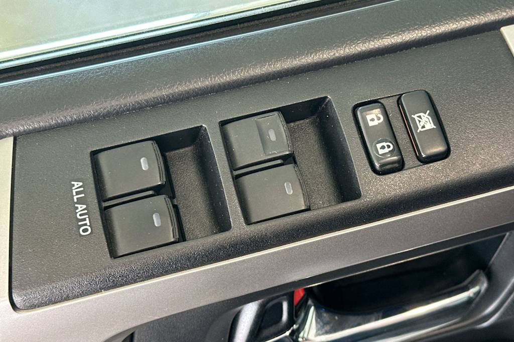 Thumbnail: 2016 Toyota 4Runner - 21