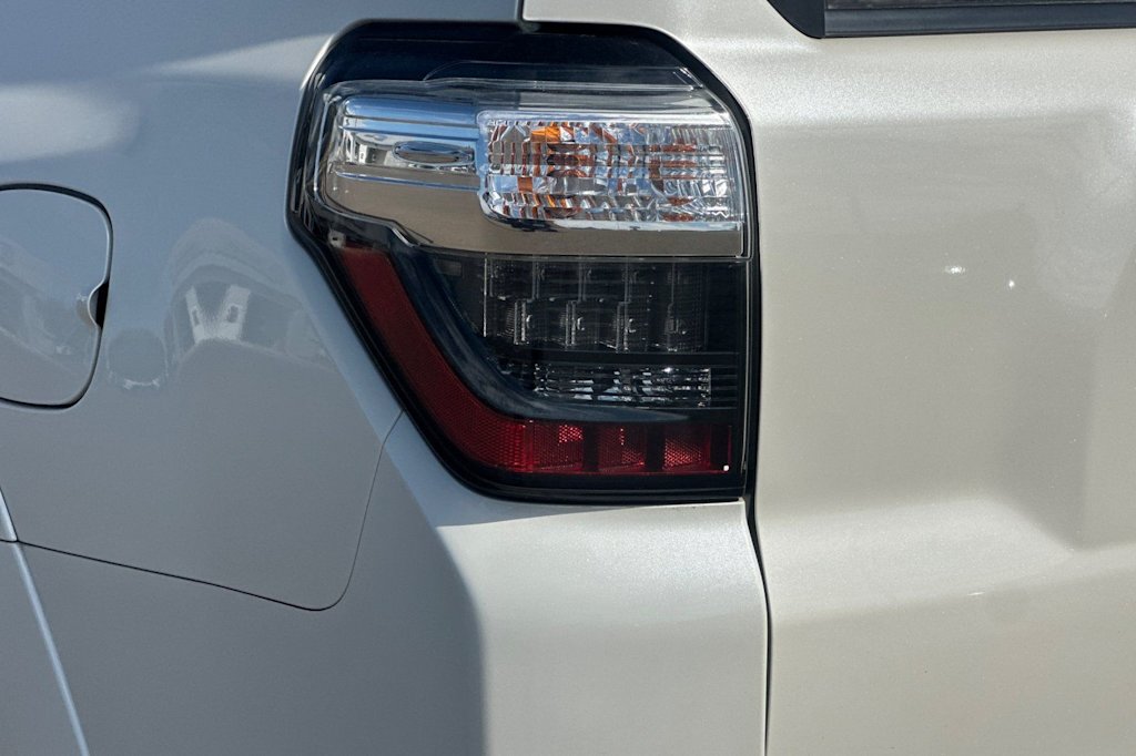 Thumbnail: 2016 Toyota 4Runner - 33