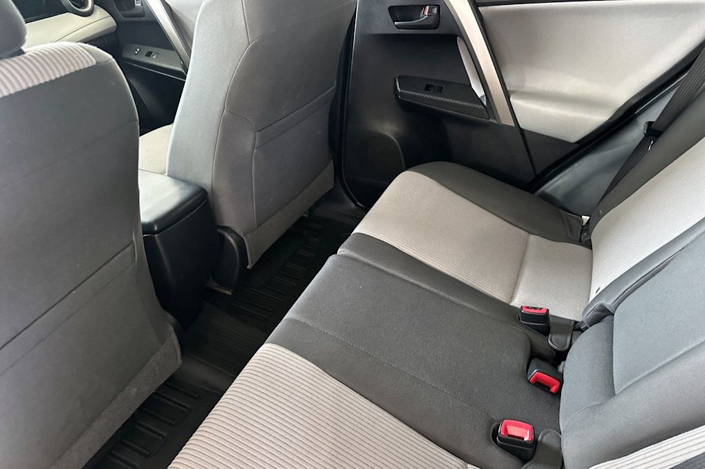 Thumbnail: 2015 Toyota RAV4 - 9