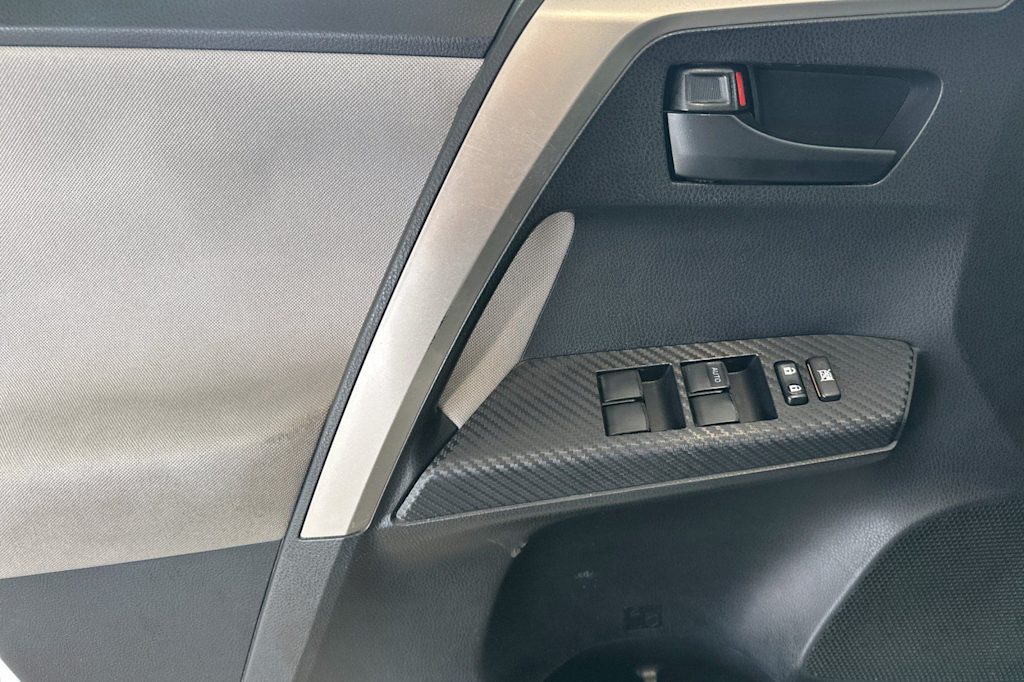 Thumbnail: 2015 Toyota RAV4 - 21