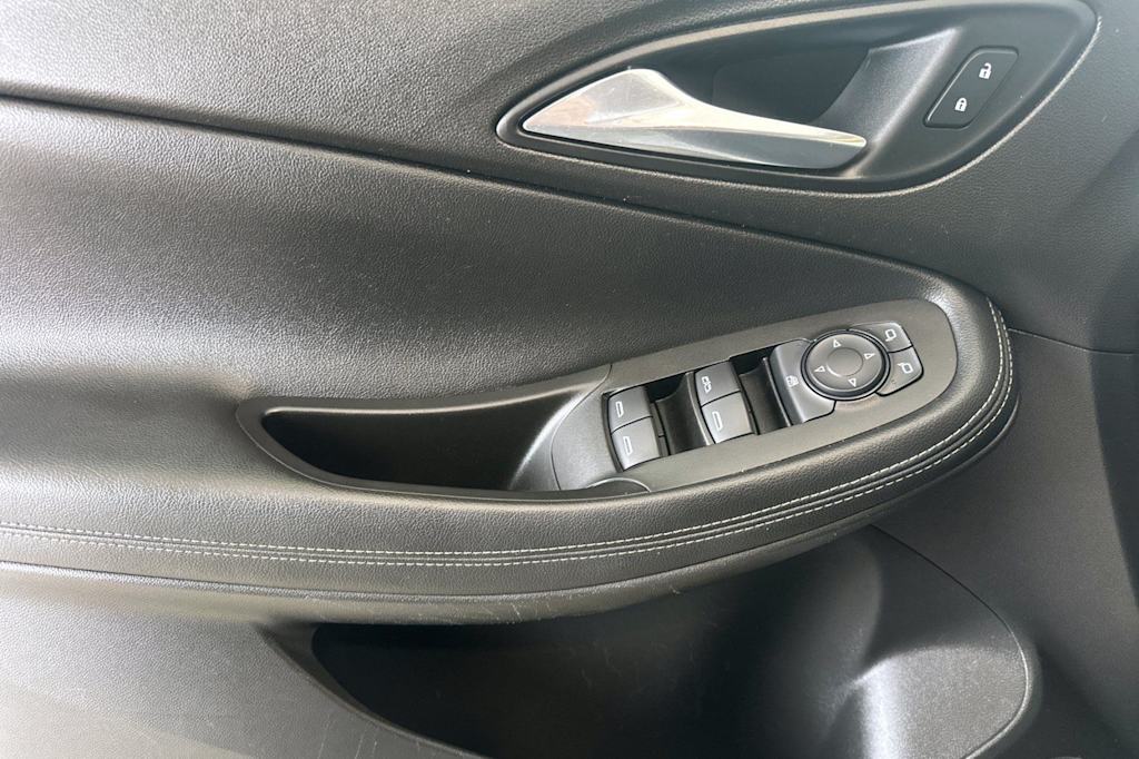 Thumbnail: 2021 Buick Encore GX - 21