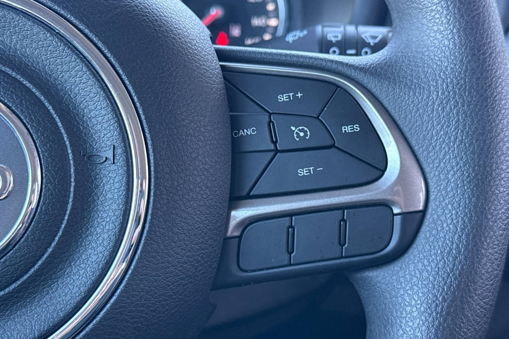 Thumbnail: 2022 Jeep Renegade - 30