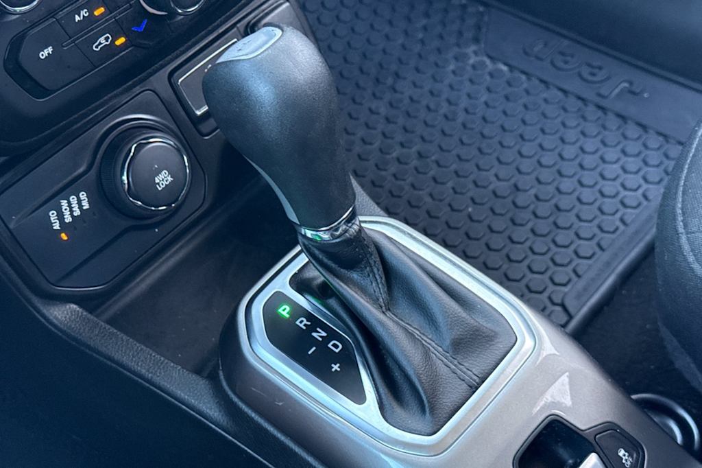 Thumbnail: 2022 Jeep Renegade - 14