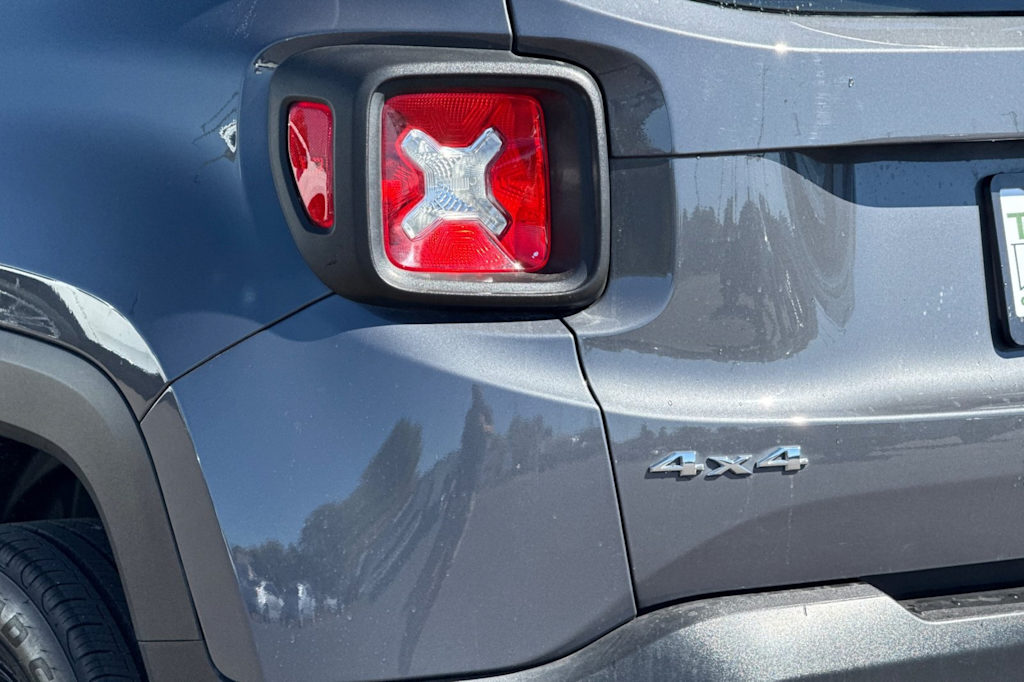 Thumbnail: 2022 Jeep Renegade - 32