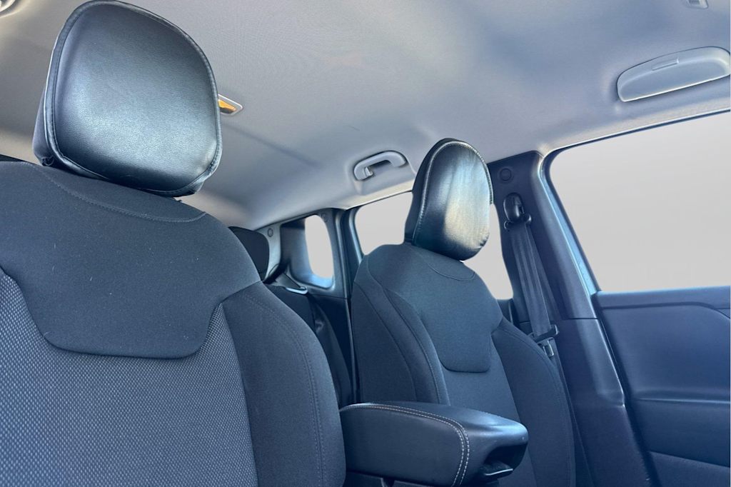 Thumbnail: 2022 Jeep Renegade - 10