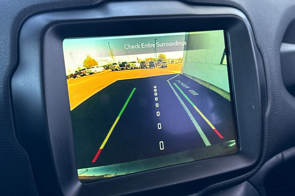 Thumbnail: 2022 Jeep Renegade - 25