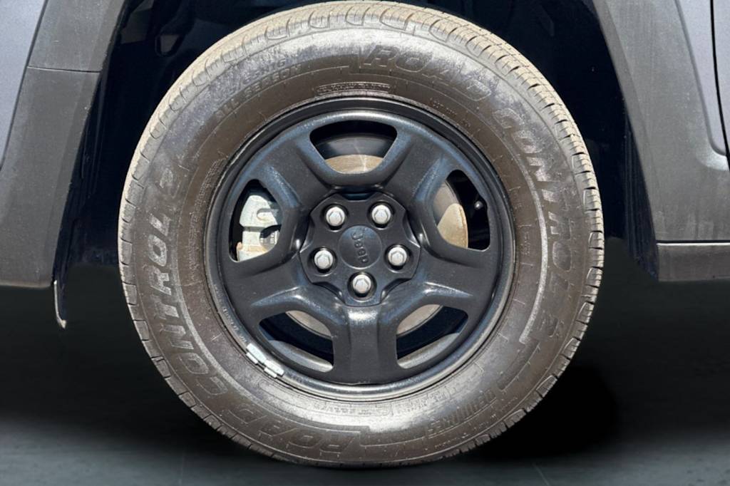 Thumbnail: 2022 Jeep Renegade - 7