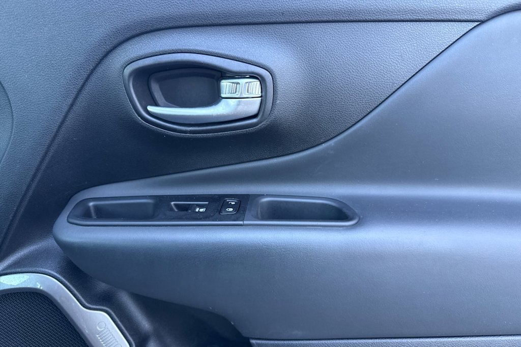 Thumbnail: 2022 Jeep Renegade - 23