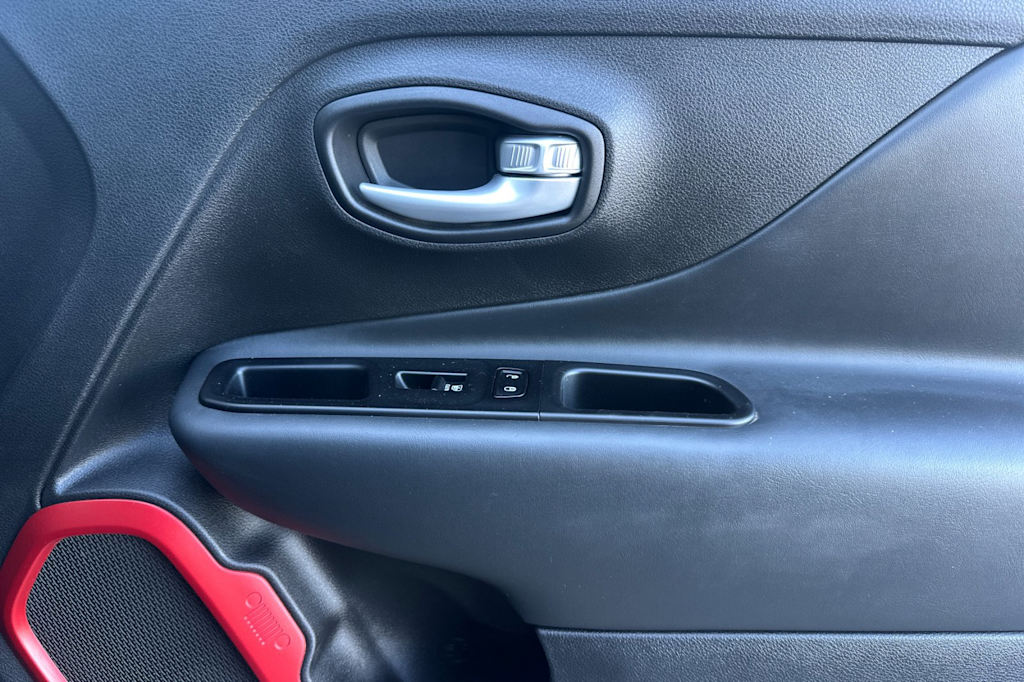 Thumbnail: 2023 Jeep Renegade - 24