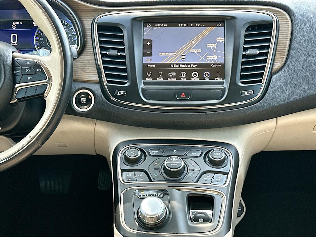 Thumbnail: 2015 Chrysler 200 - 29