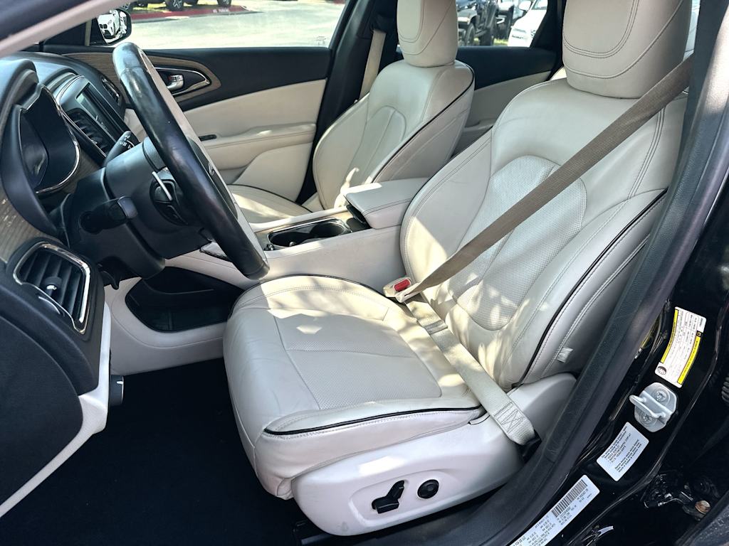 Thumbnail: 2015 Chrysler 200 - 10