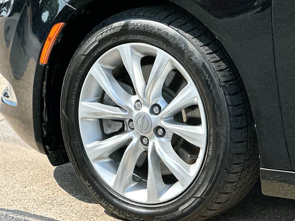 Thumbnail: 2015 Chrysler 200 - 8