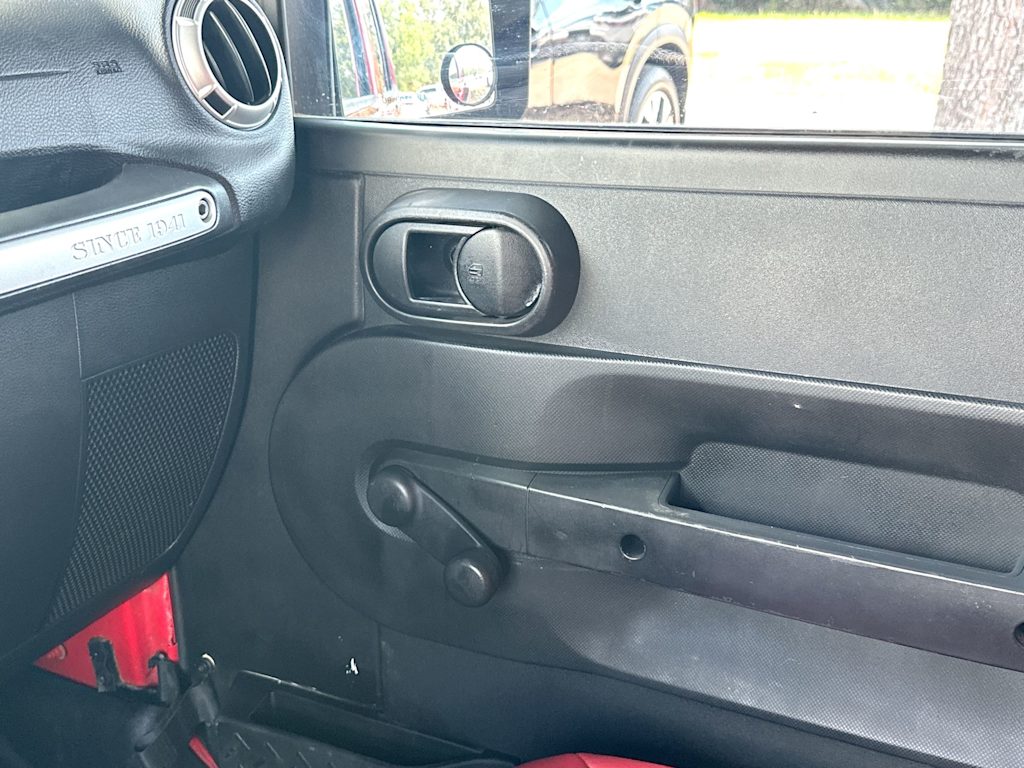 Thumbnail: 2017 Jeep Wrangler - 26