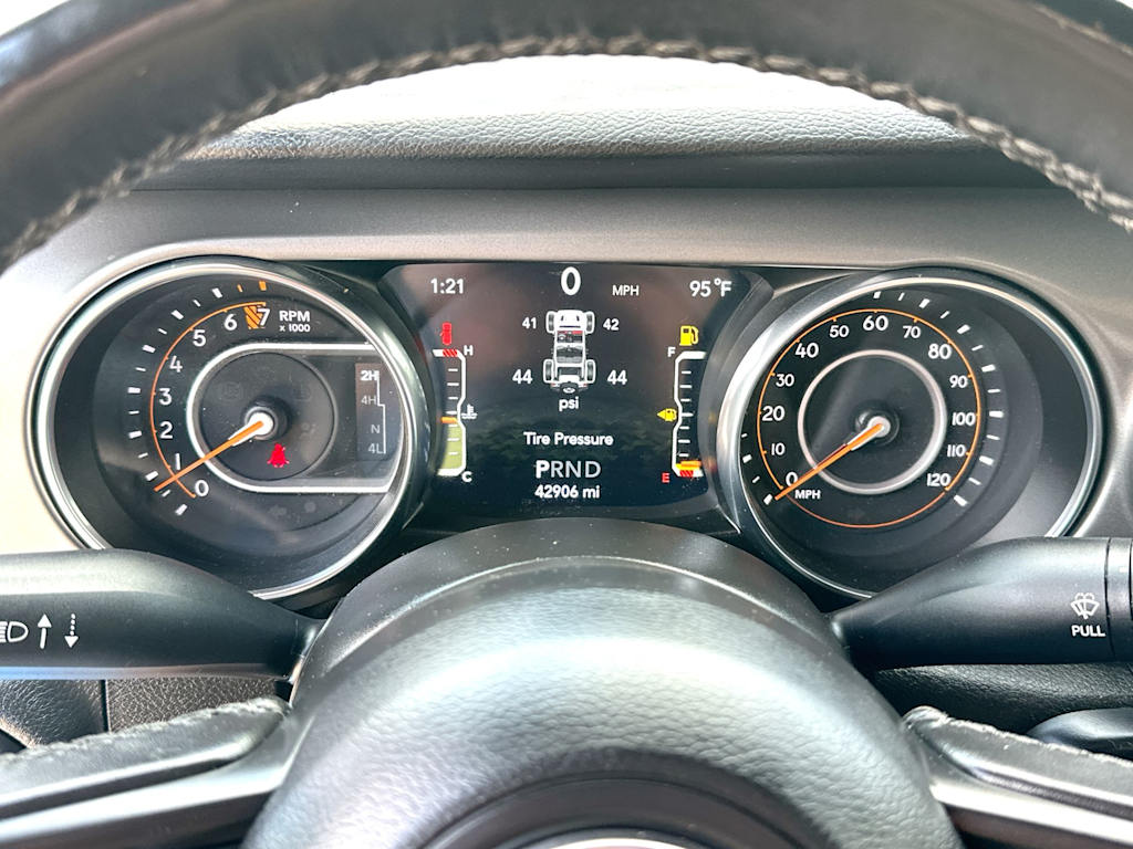 Thumbnail: 2022 Jeep Wrangler - 15