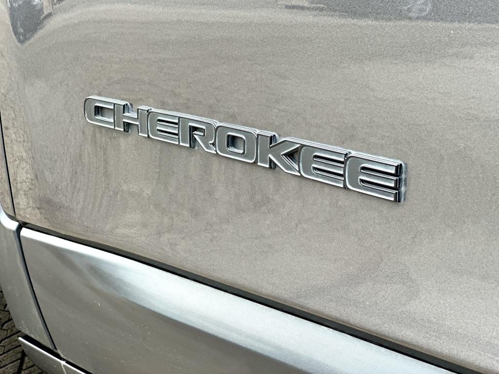 Thumbnail: 2021 Jeep Cherokee - 7