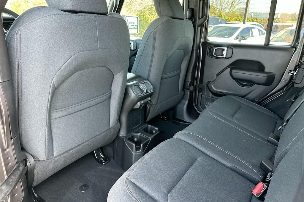 2025 Jeep Wrangler Sport 27