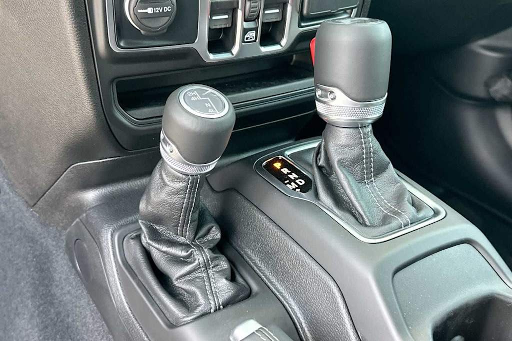 Thumbnail: 2025 Jeep Wrangler - 14