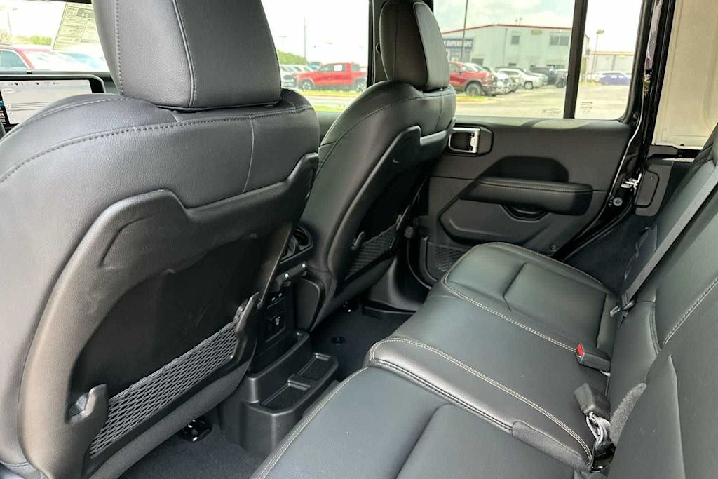 Thumbnail: 2025 Jeep Wrangler - 27