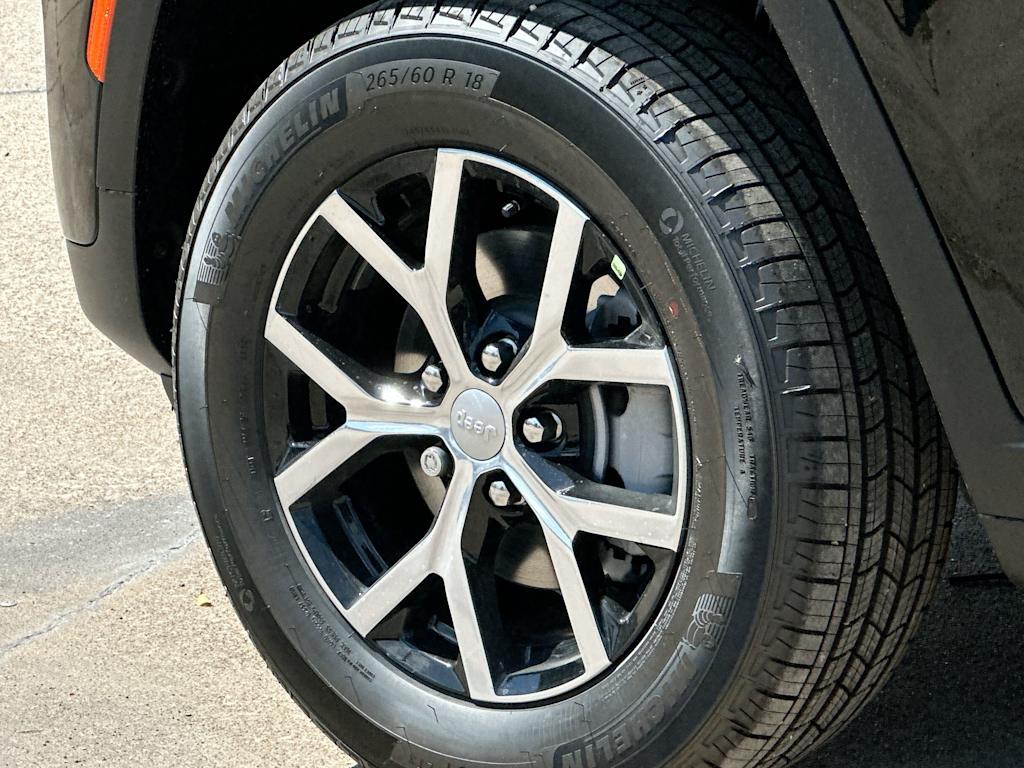 Thumbnail: 2025 Jeep Grand Cherokee - 8