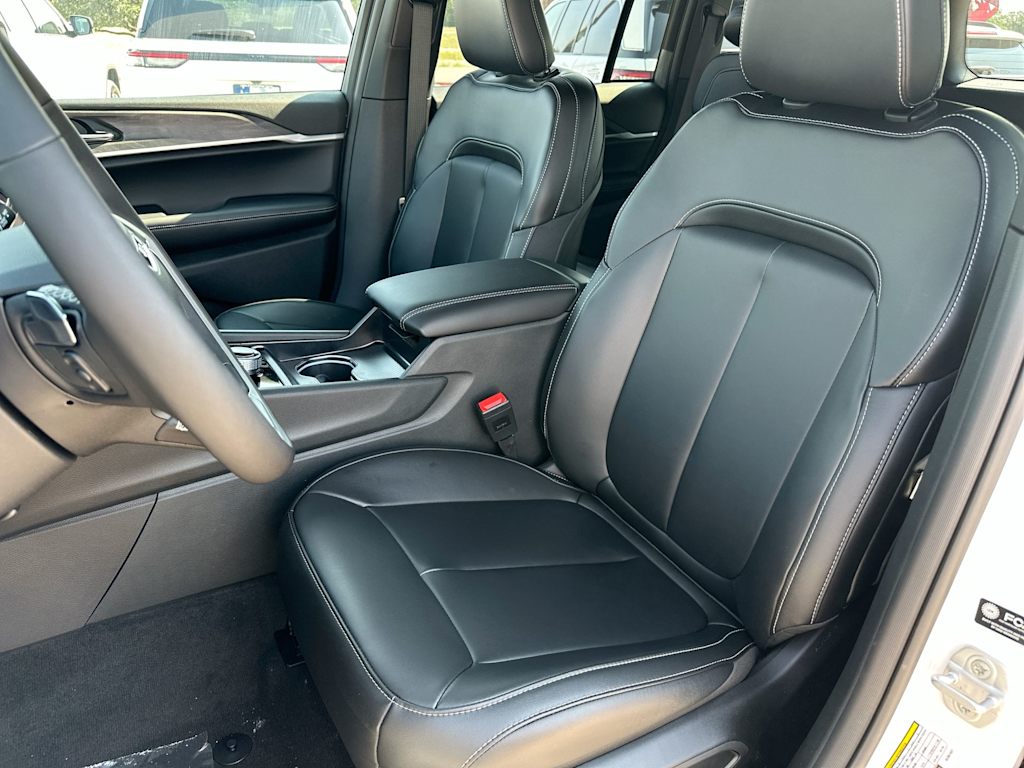 Thumbnail: 2025 Jeep Grand Cherokee - 10