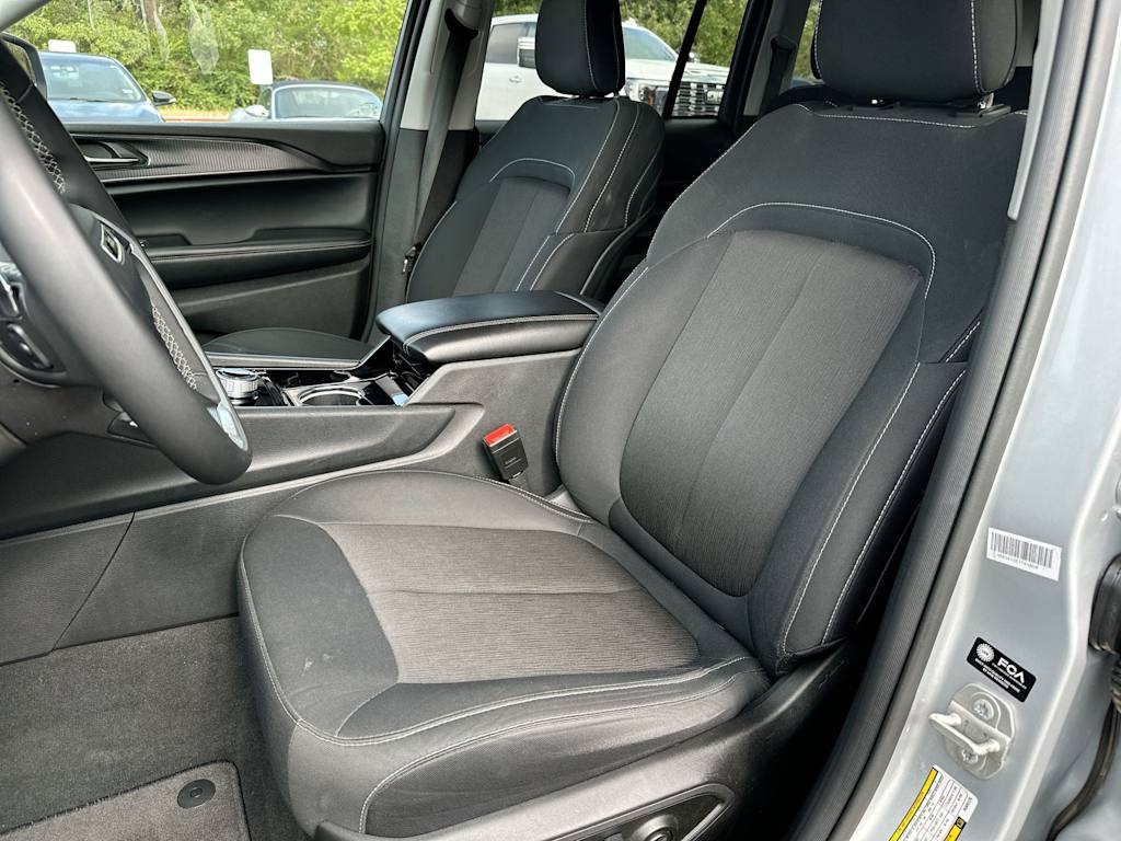 Thumbnail: 2023 Jeep Grand Cherokee - 10