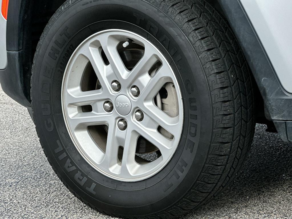 Thumbnail: 2023 Jeep Grand Cherokee - 8