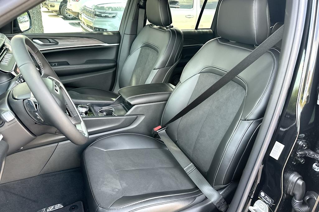 Thumbnail: 2026 Jeep Grand Cherokee - 10