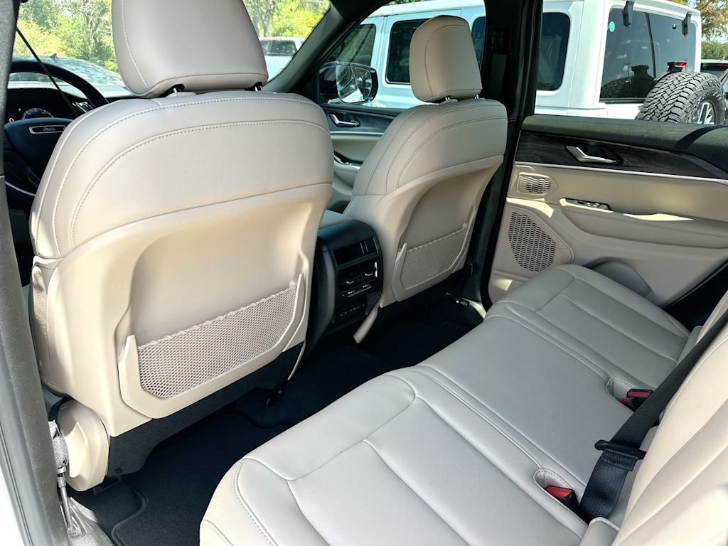 Thumbnail: 2026 Jeep Grand Cherokee - 28