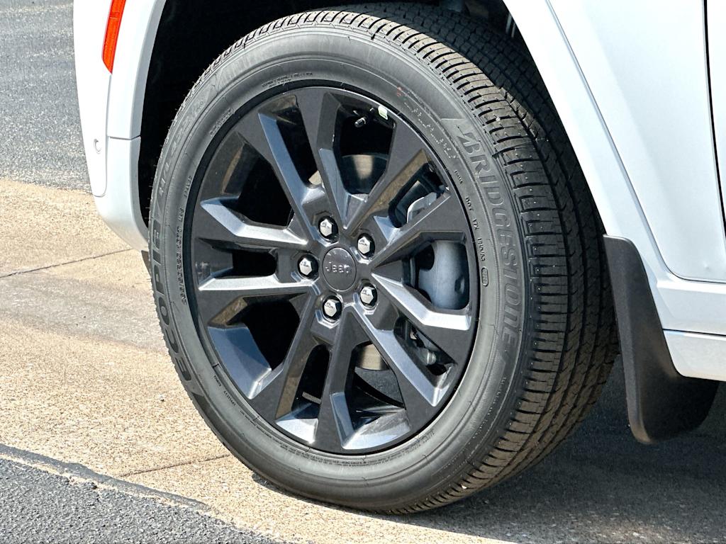 Thumbnail: 2026 Jeep Grand Cherokee - 8