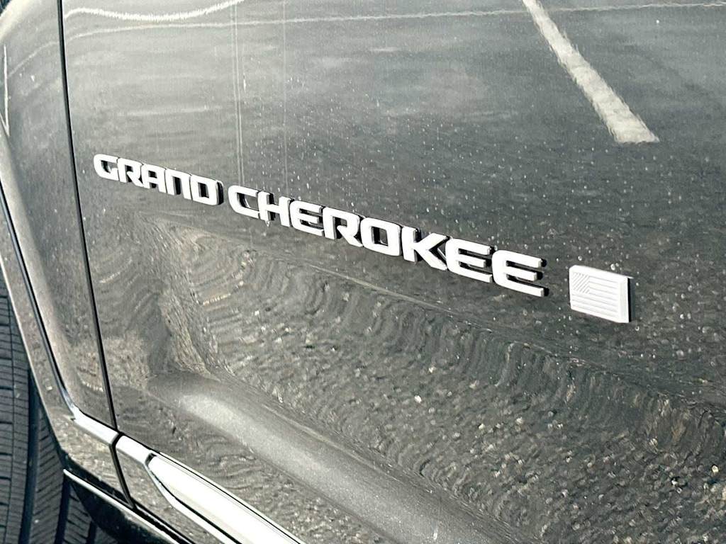 Thumbnail: 2026 Jeep Grand Cherokee - 7
