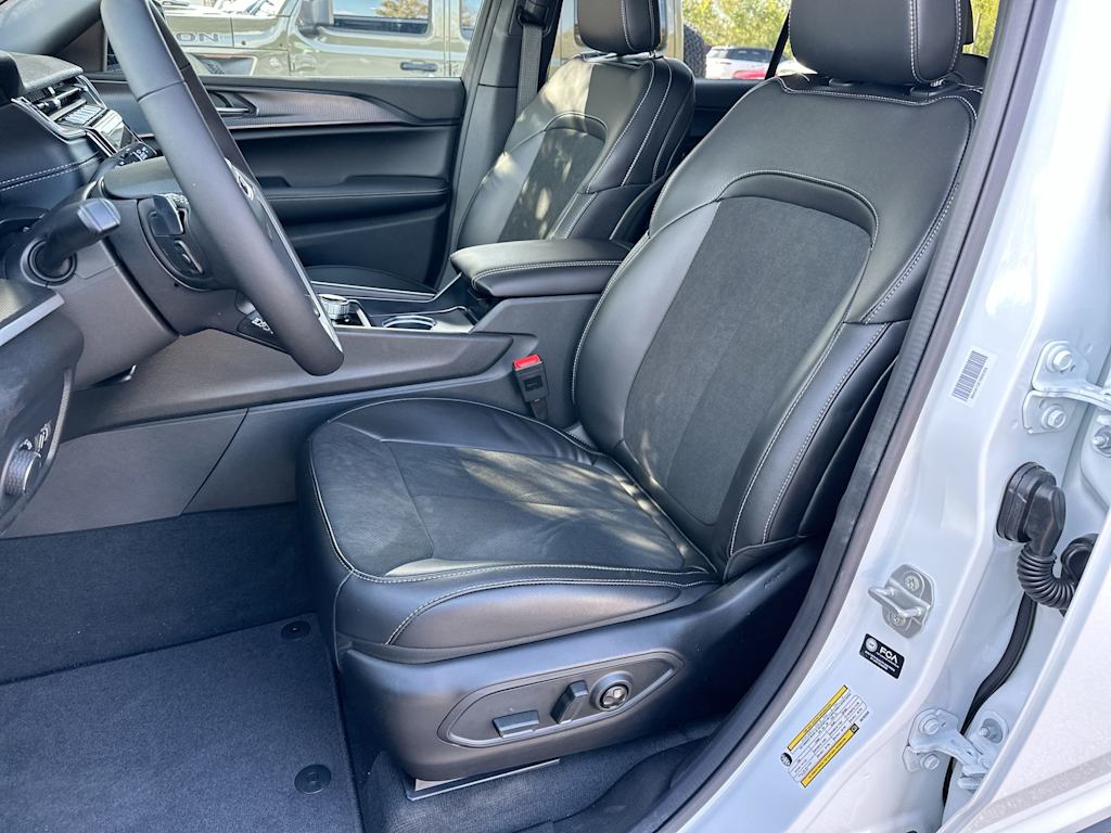 Thumbnail: 2025 Jeep Grand Cherokee L - 10