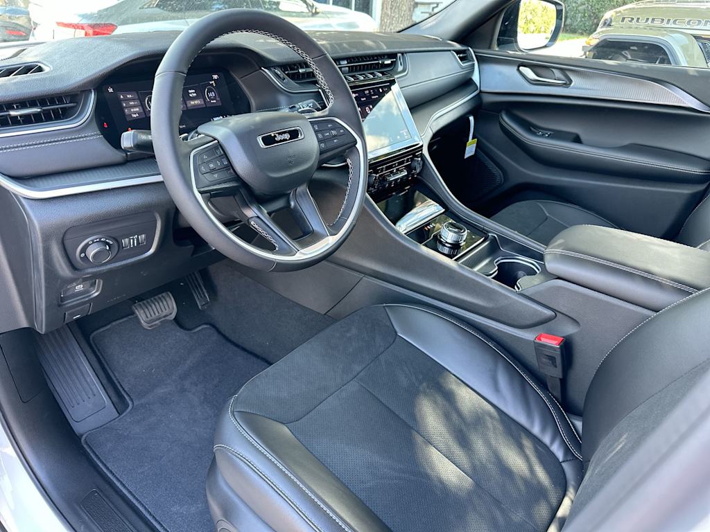 Thumbnail: 2025 Jeep Grand Cherokee L - 2