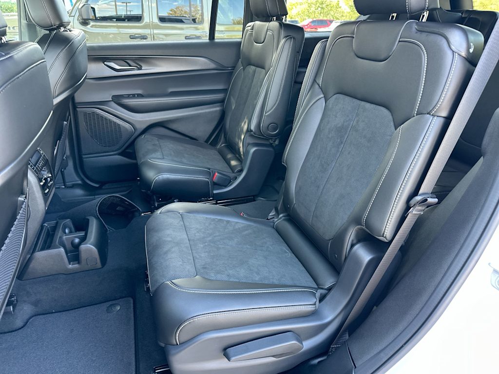 Thumbnail: 2025 Jeep Grand Cherokee L - 11