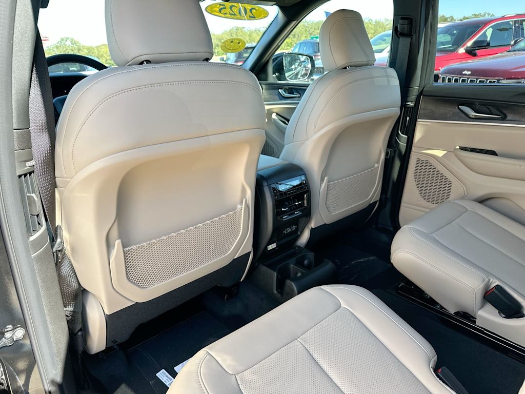 Thumbnail: 2025 Jeep Grand Cherokee L - 11