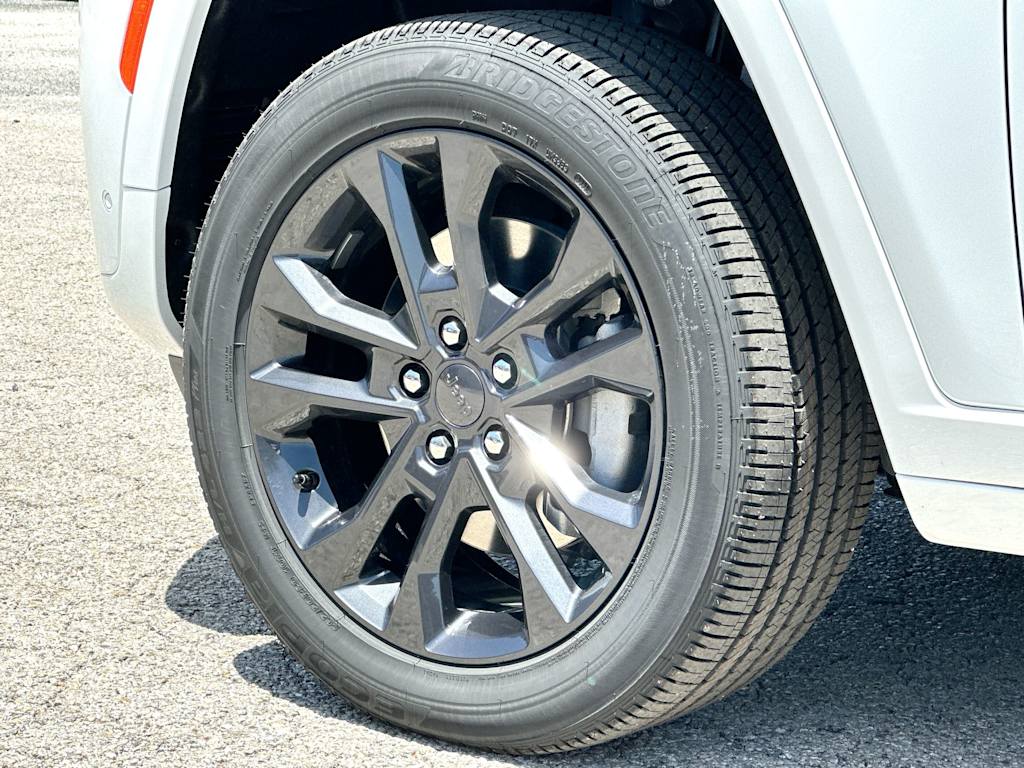Thumbnail: 2026 Jeep Grand Cherokee L - 8