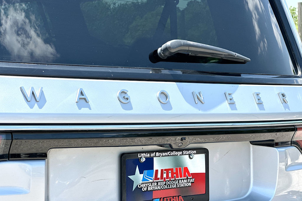 Thumbnail: 2023 Jeep Wagoneer - 7