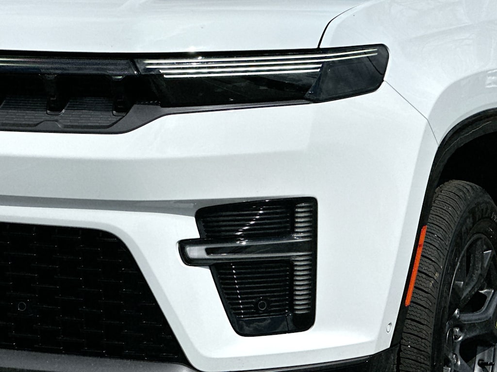 Thumbnail: 2026 Jeep Grand Wagoneer - 26