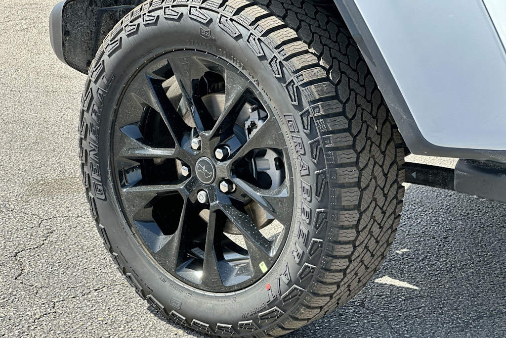 2025 Jeep Gladiator Sport 8
