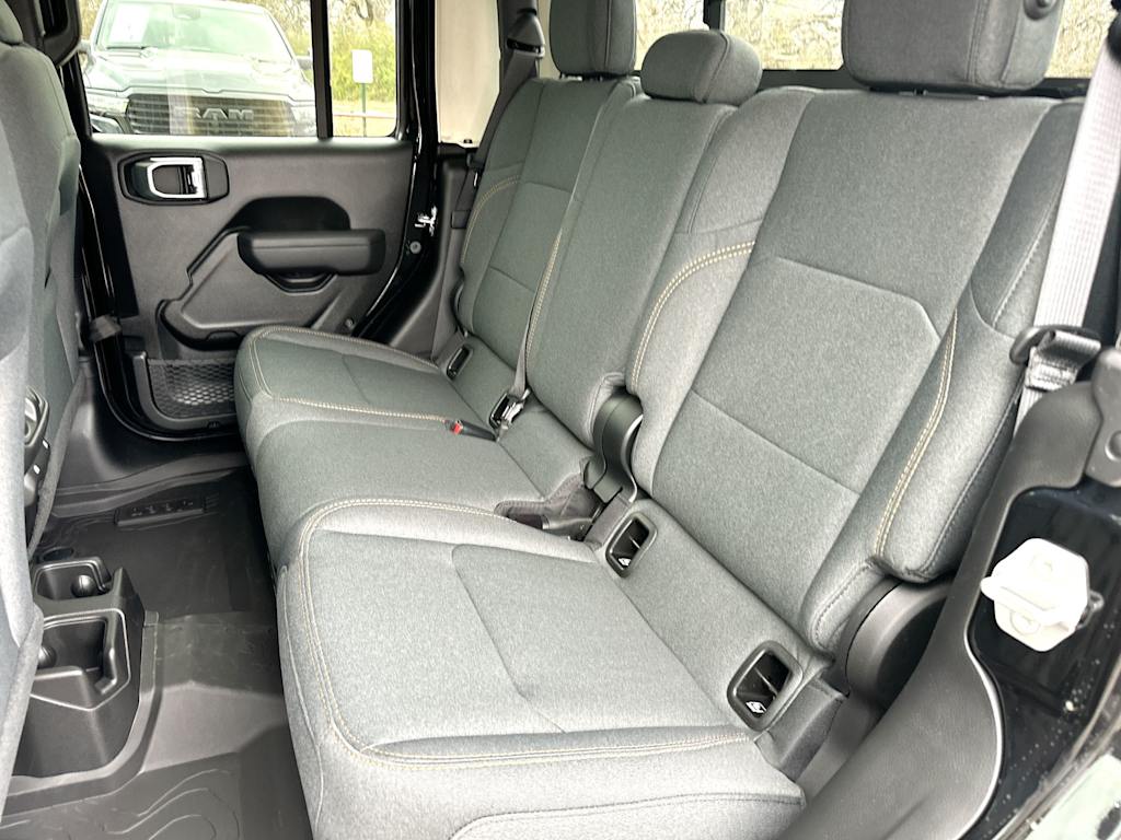 Thumbnail: 2026 Jeep Gladiator - 11