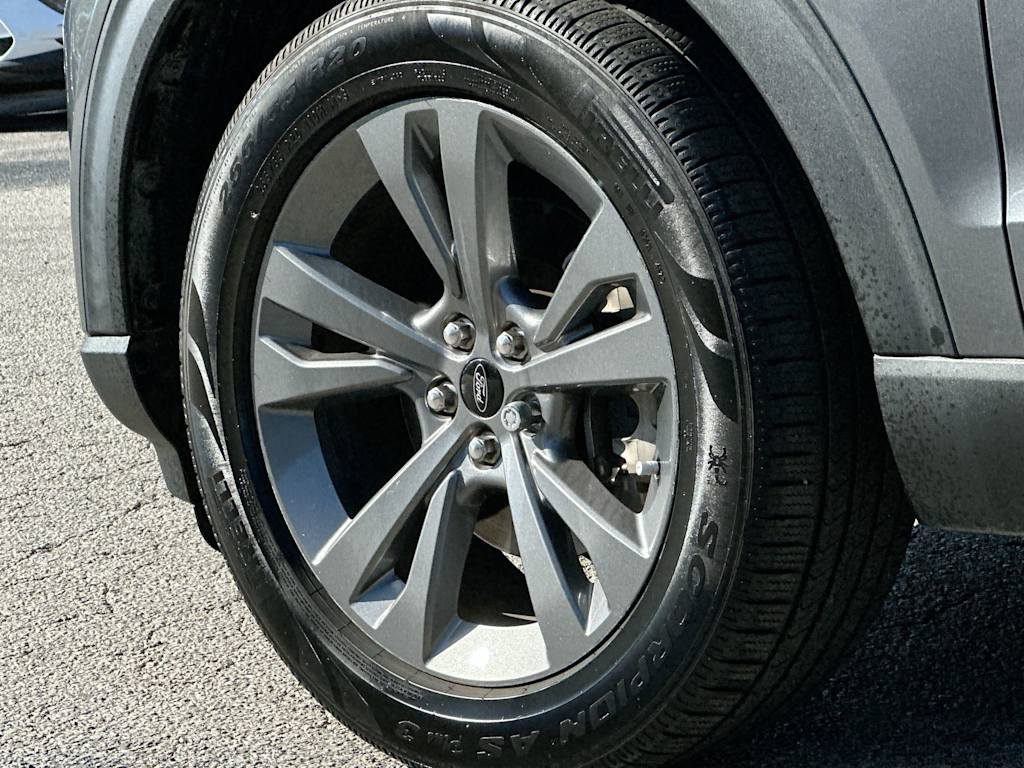 Thumbnail: 2021 Ford Explorer - 8