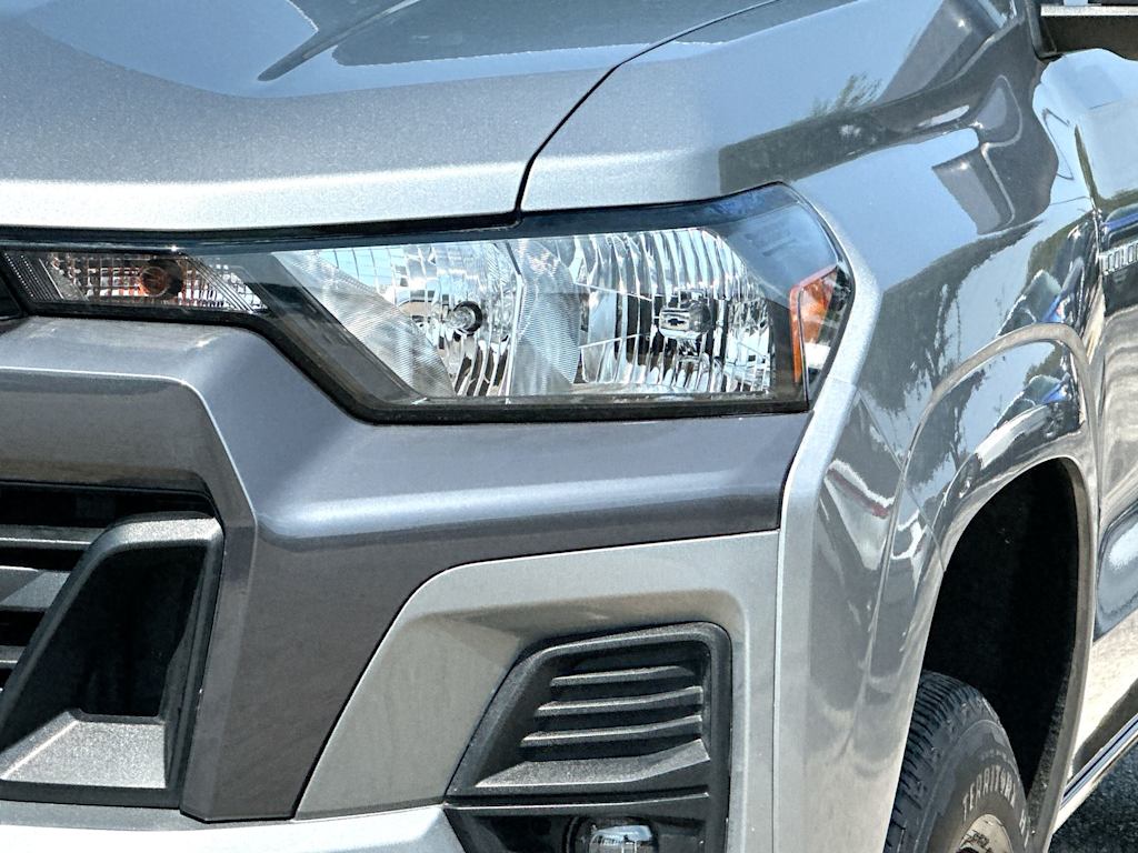 Thumbnail: 2023 Chevrolet Colorado - 27