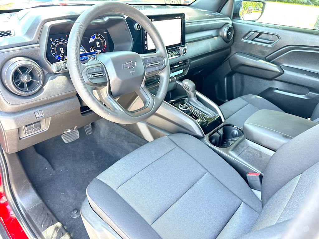 2025 Chevrolet Colorado Trail Boss - Photo 2