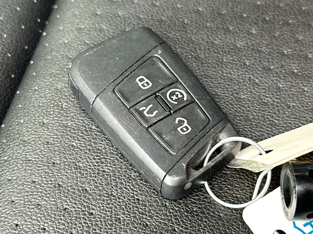 Thumbnail: 2023 Volkswagen Atlas - 17