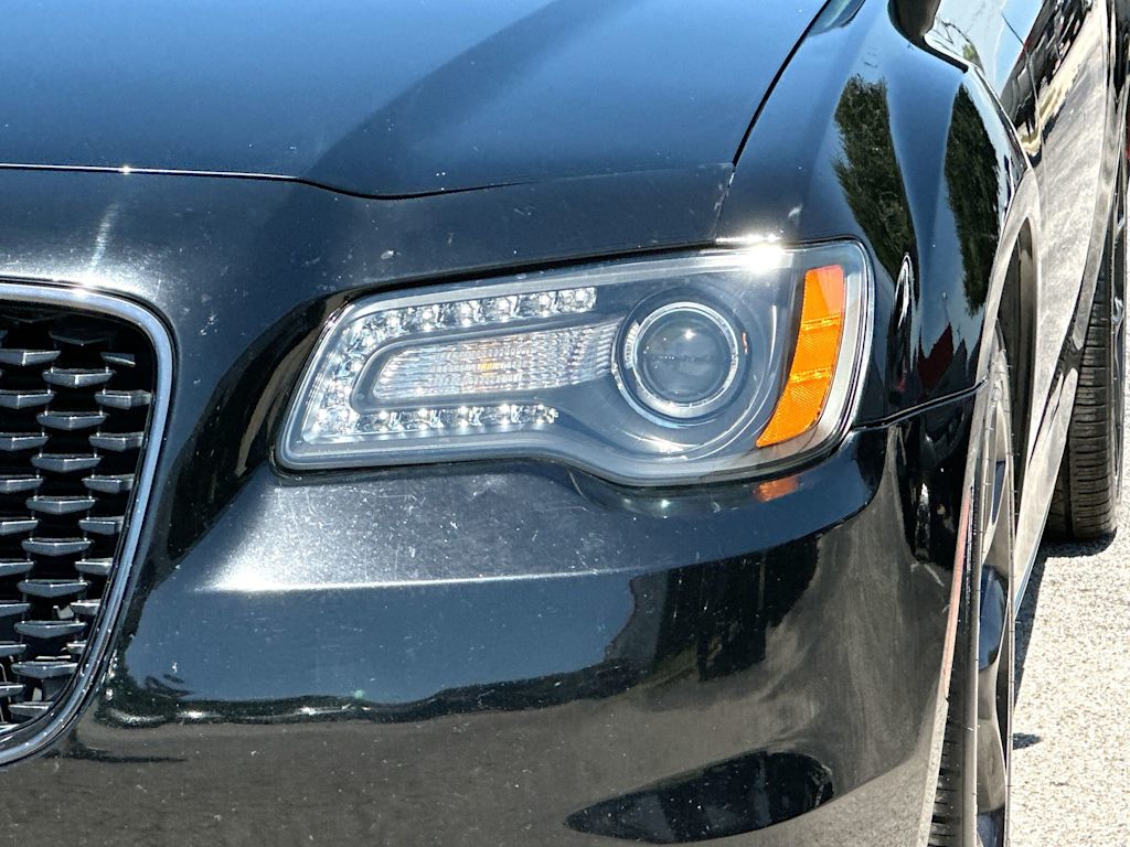 Thumbnail: 2020 Chrysler 300 - 24
