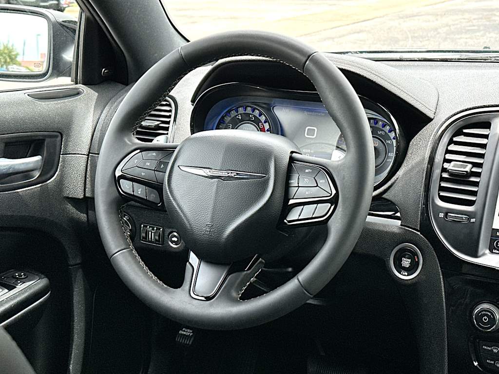 Thumbnail: 2022 Chrysler 300 - 12