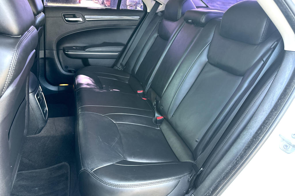 Thumbnail: 2019 Chrysler 300 - 26